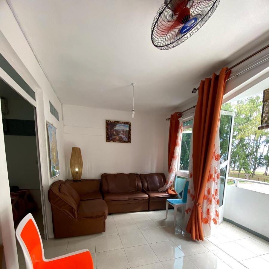 Sea Front 2 Bedrooms Apartment Flic-en-Flacq Esterno foto