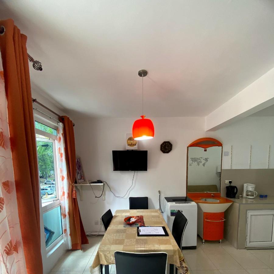 Sea Front 2 Bedrooms Apartment Flic-en-Flacq Esterno foto